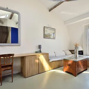 Appartement Stylish Attic Conversion, Paris